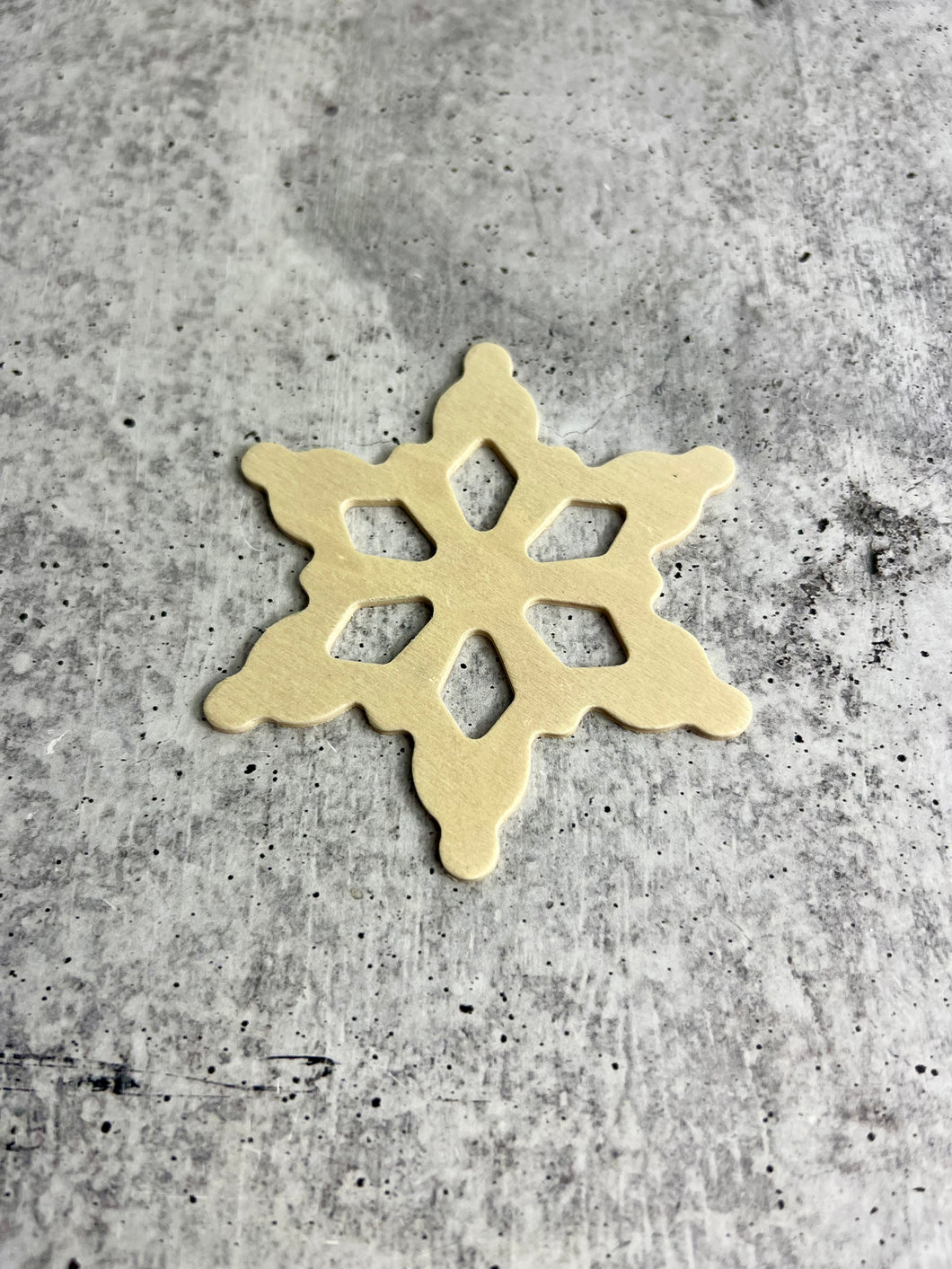 3-1/2″ Unfinished Wood Snowflake Cutouts